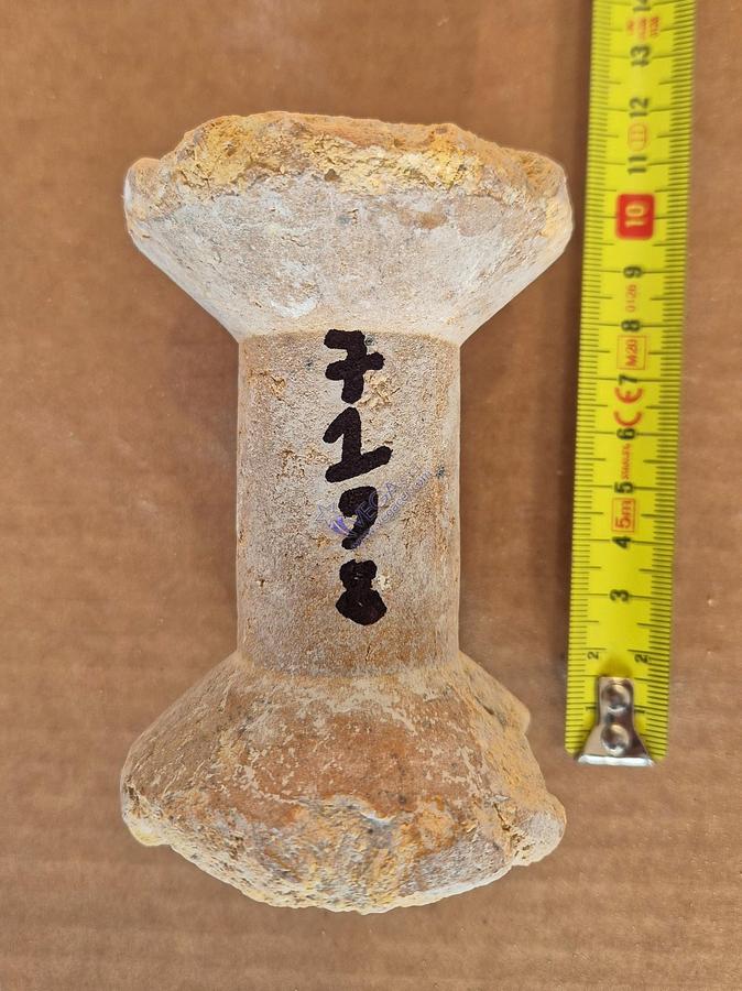 Usato Spool-shaped refractory column