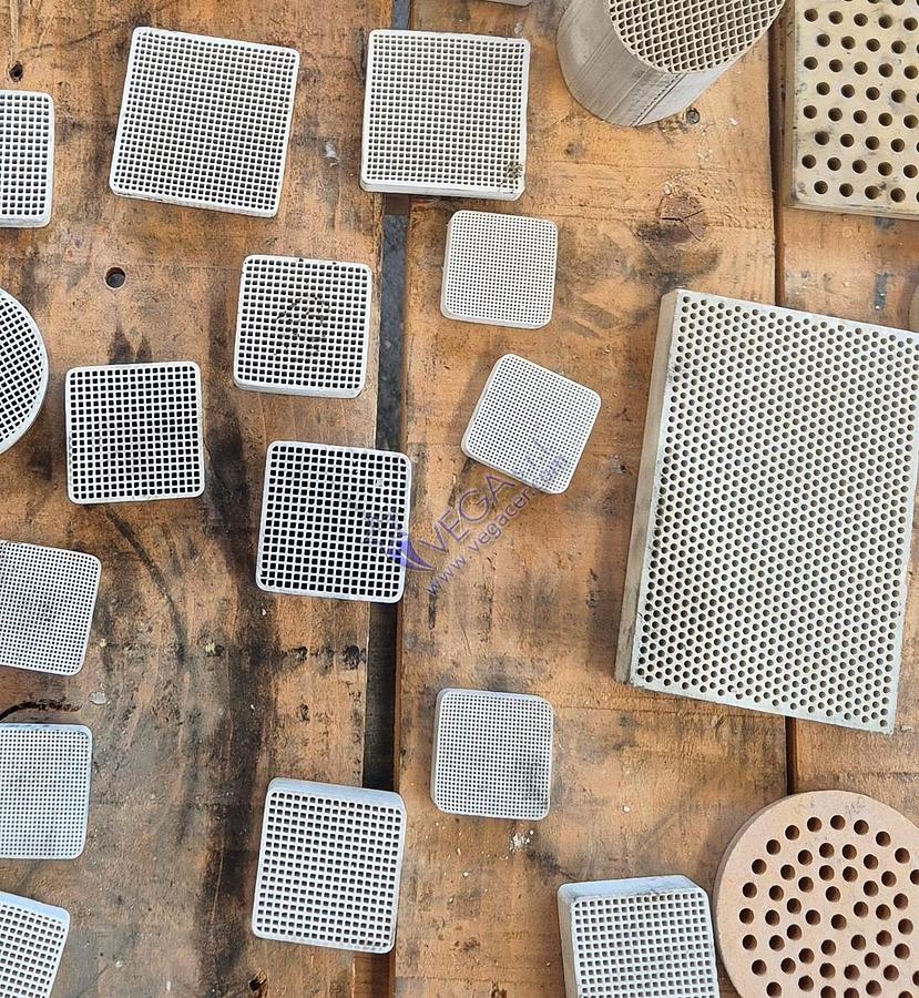 Usato Hard metal dies for producing honeycomb filters for foundries