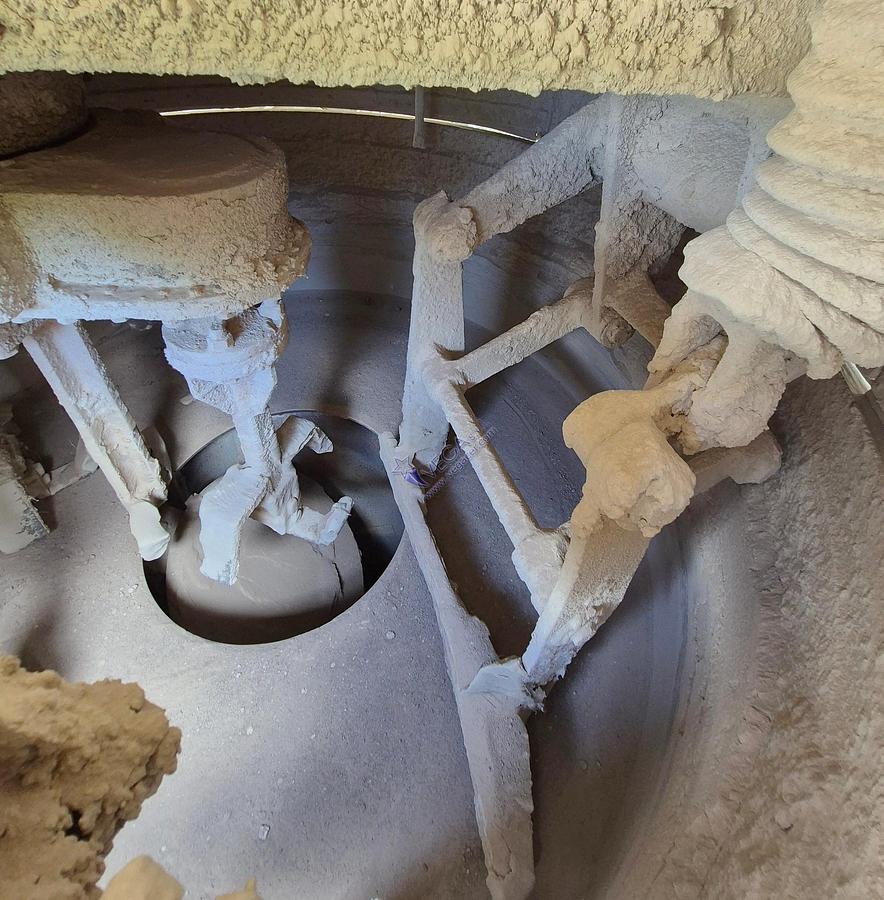 Usato Planetary mixer with rotating tank - tank useful capacity 1000 lt