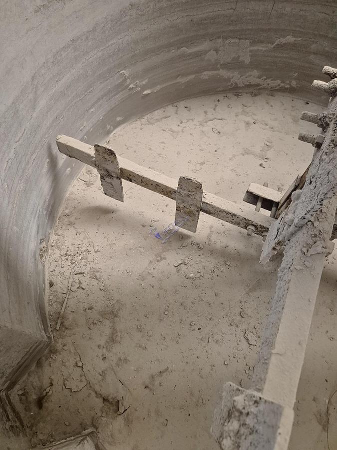 Usato Slow agitator VICENTINI mod. LABOR 50 with tank and vibrating sieve VICENTINI mod. 300 x 500