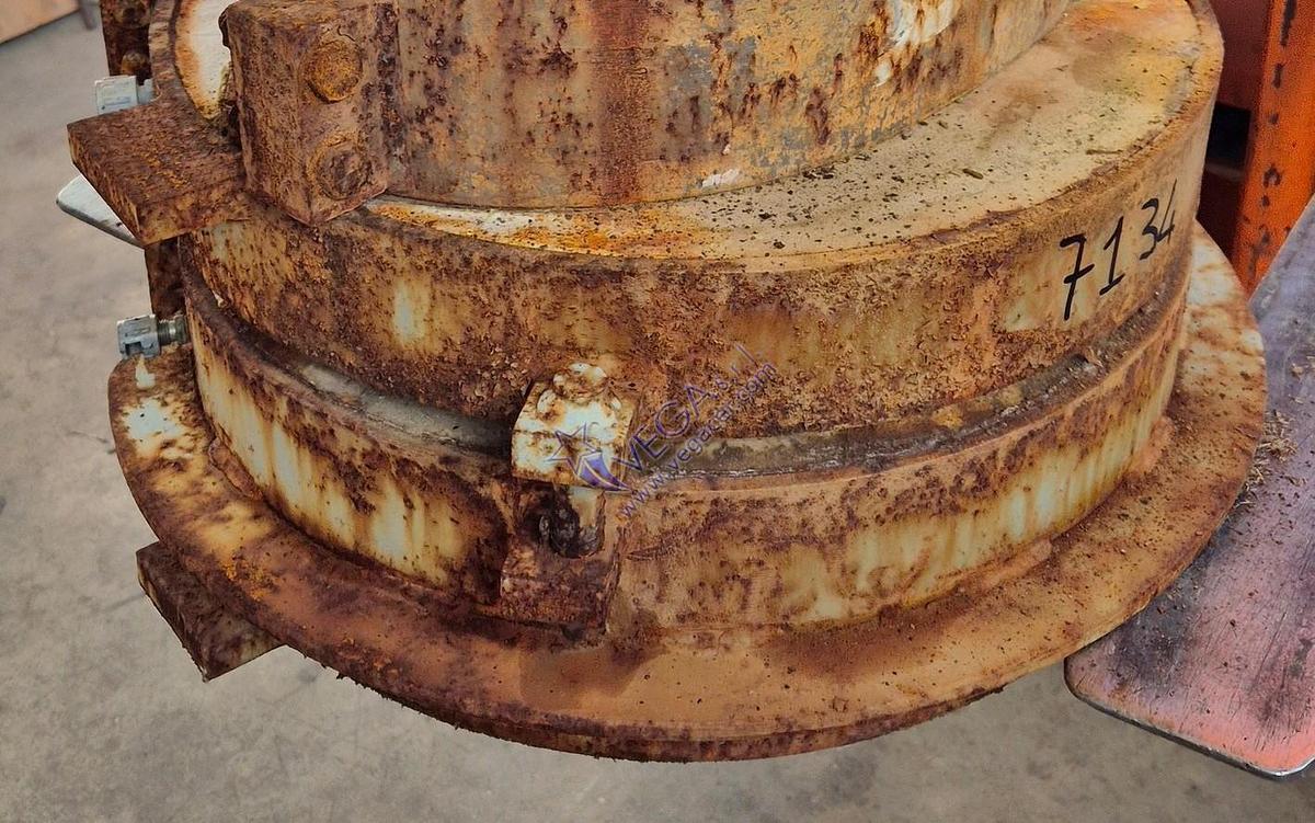 Usato Round metal frame plaster mould holder