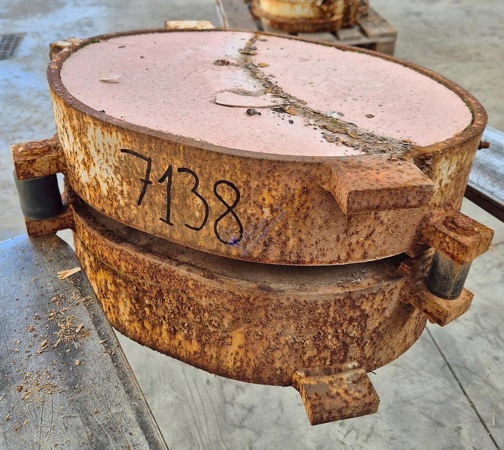 Usato OVal metal frame plaster mould holder