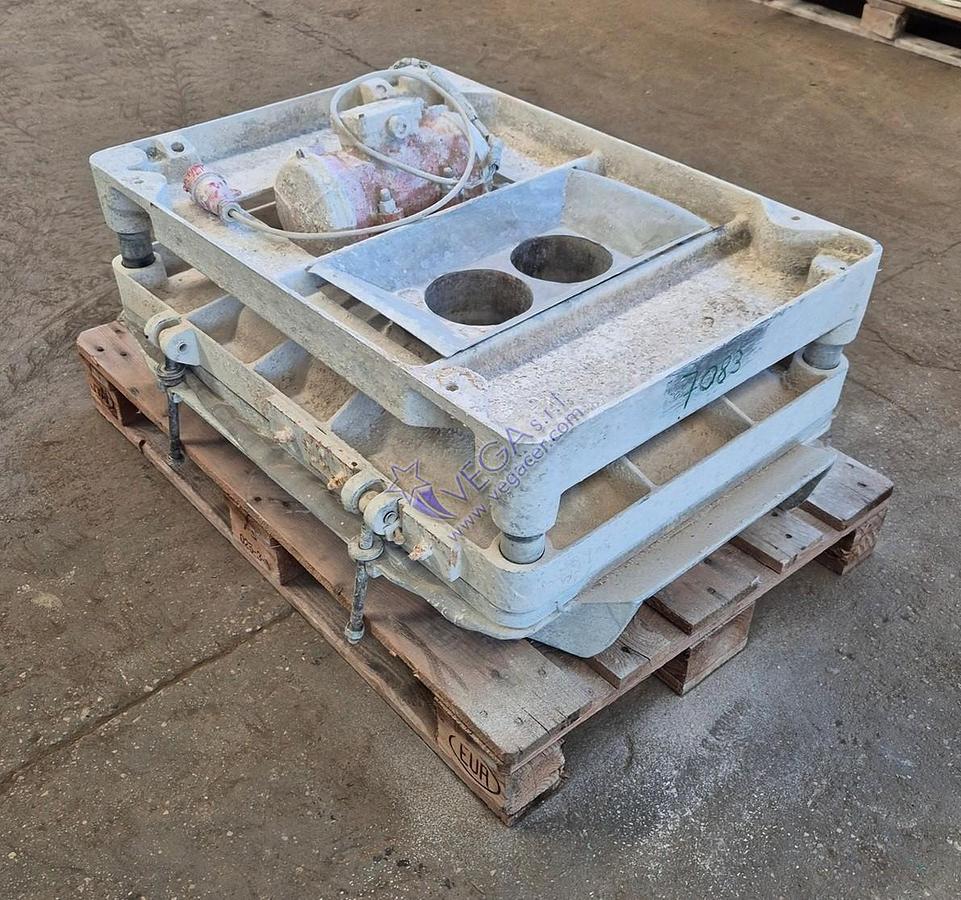 Usato Vibrating sieve VICENTINI mod. SV 600 x 900 DR with double net
