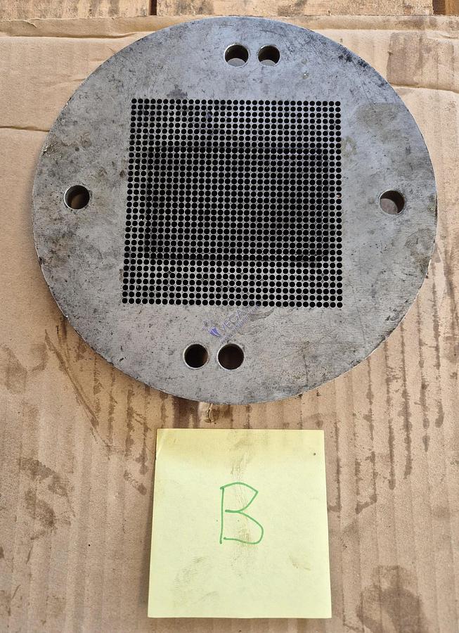 Usato Hard metal dies for producing honeycomb filters for foundries