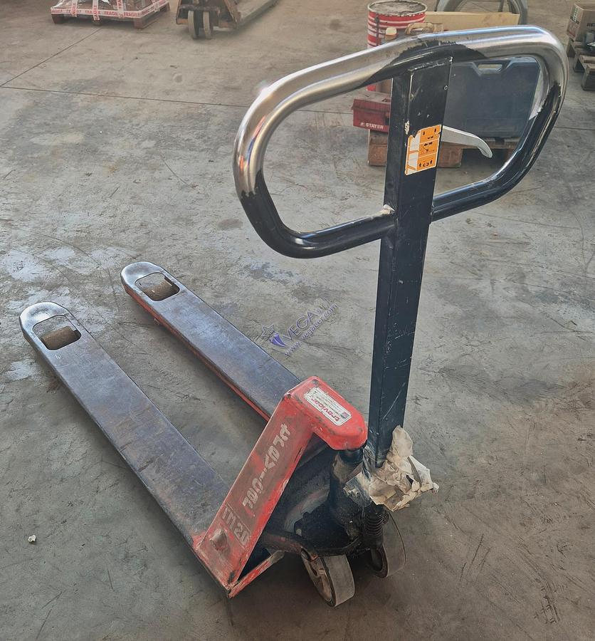 Usato Manual pallet truck LINDE mod. TM20