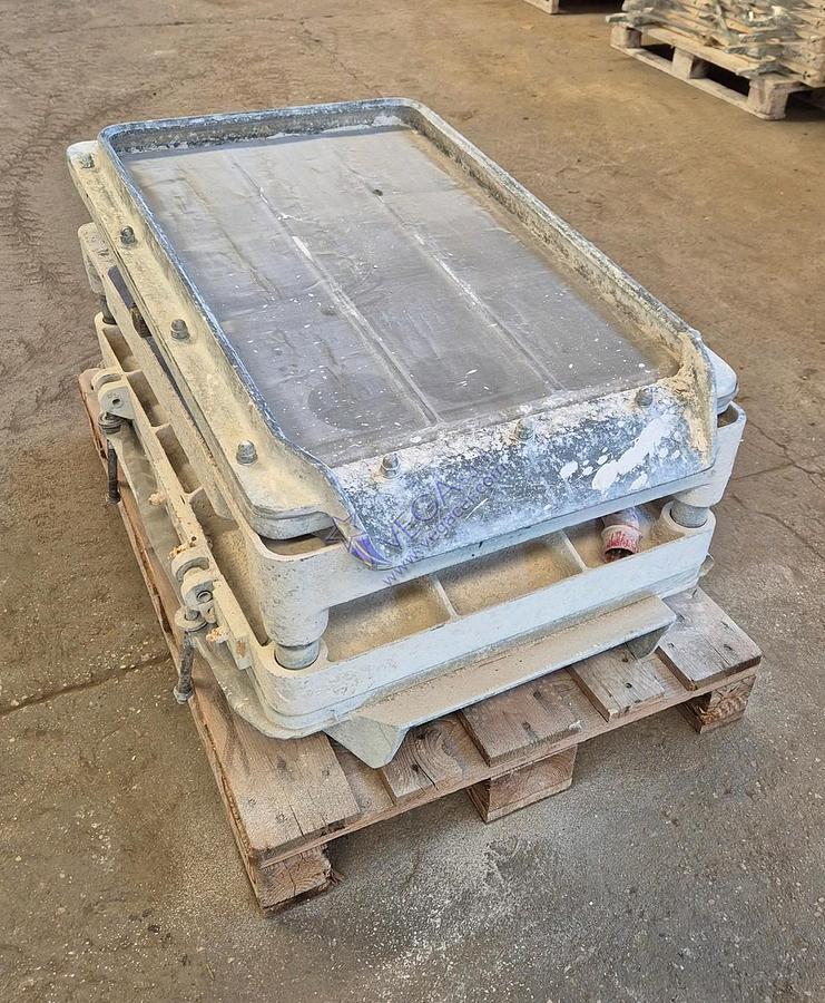 Usato Vibrating sieve VICENTINI mod. SV 600 x 900 DR with double net