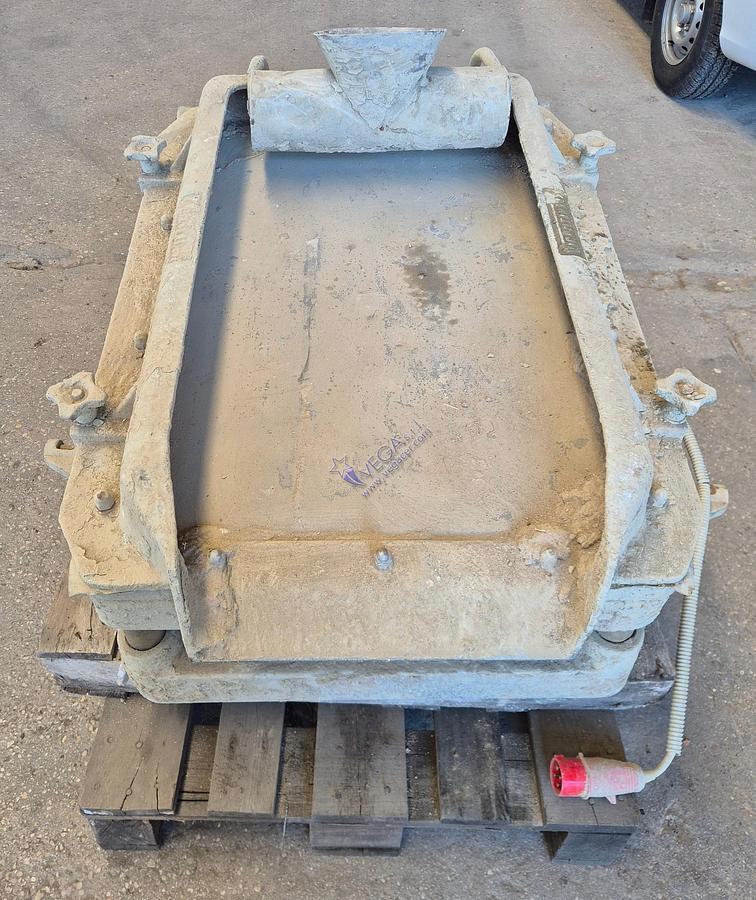 Usato Vibrating sieve VICENTINI mod. SV 600 x 900 with single net