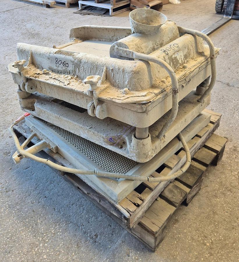 Usato Vibrating sieve VICENTINI mod. SV 600 x 900 with single net