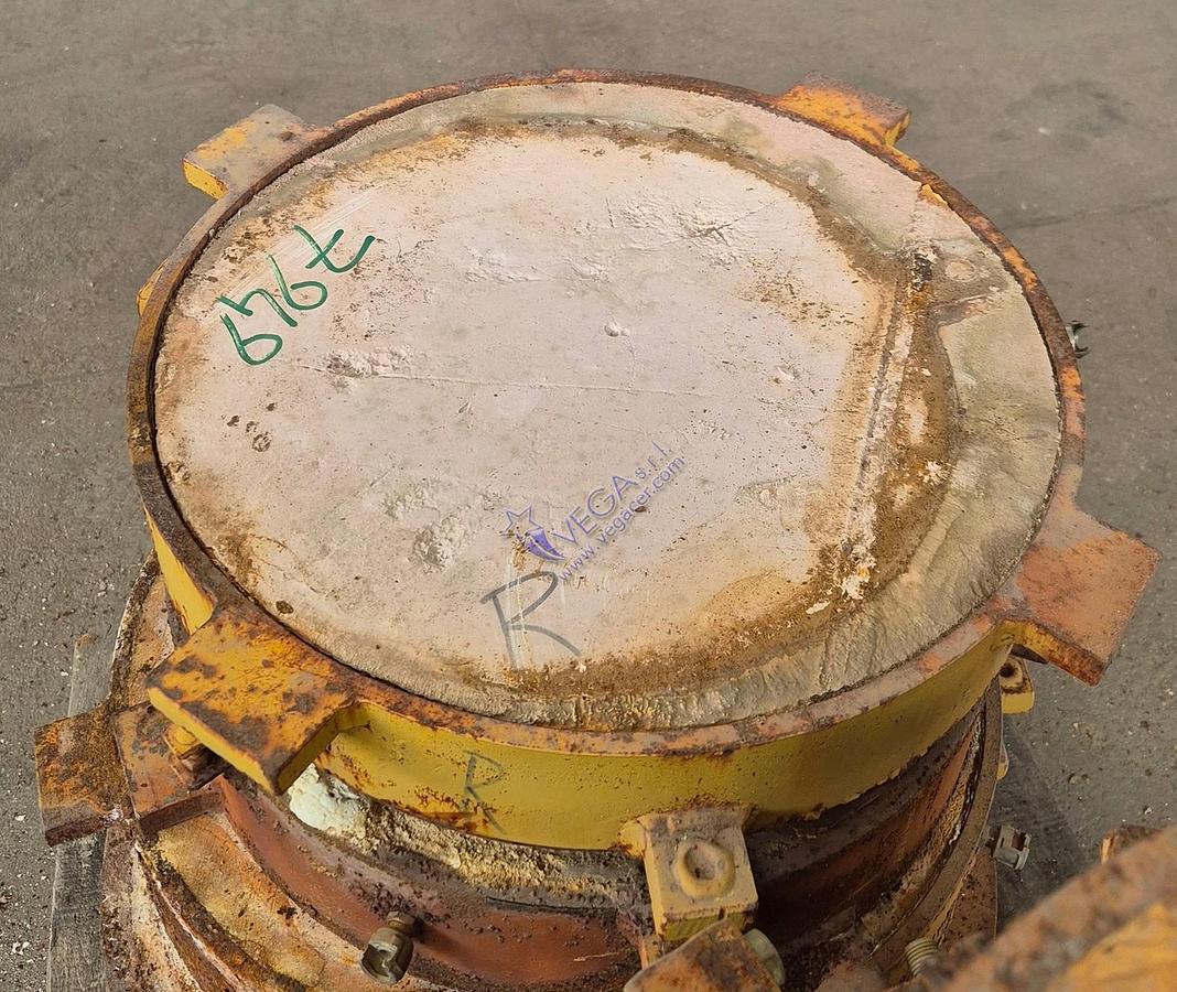 Usato Round metal frame plaster mould holder