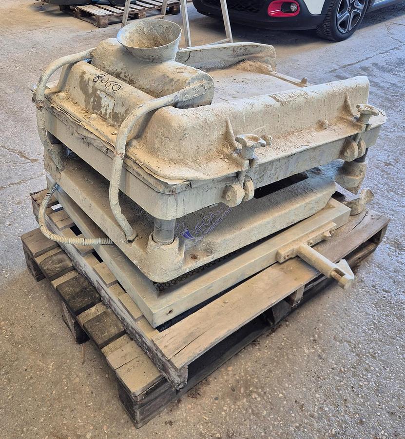 Usato Vibrating sieve VICENTINI mod. SV 600 x 900 with single net