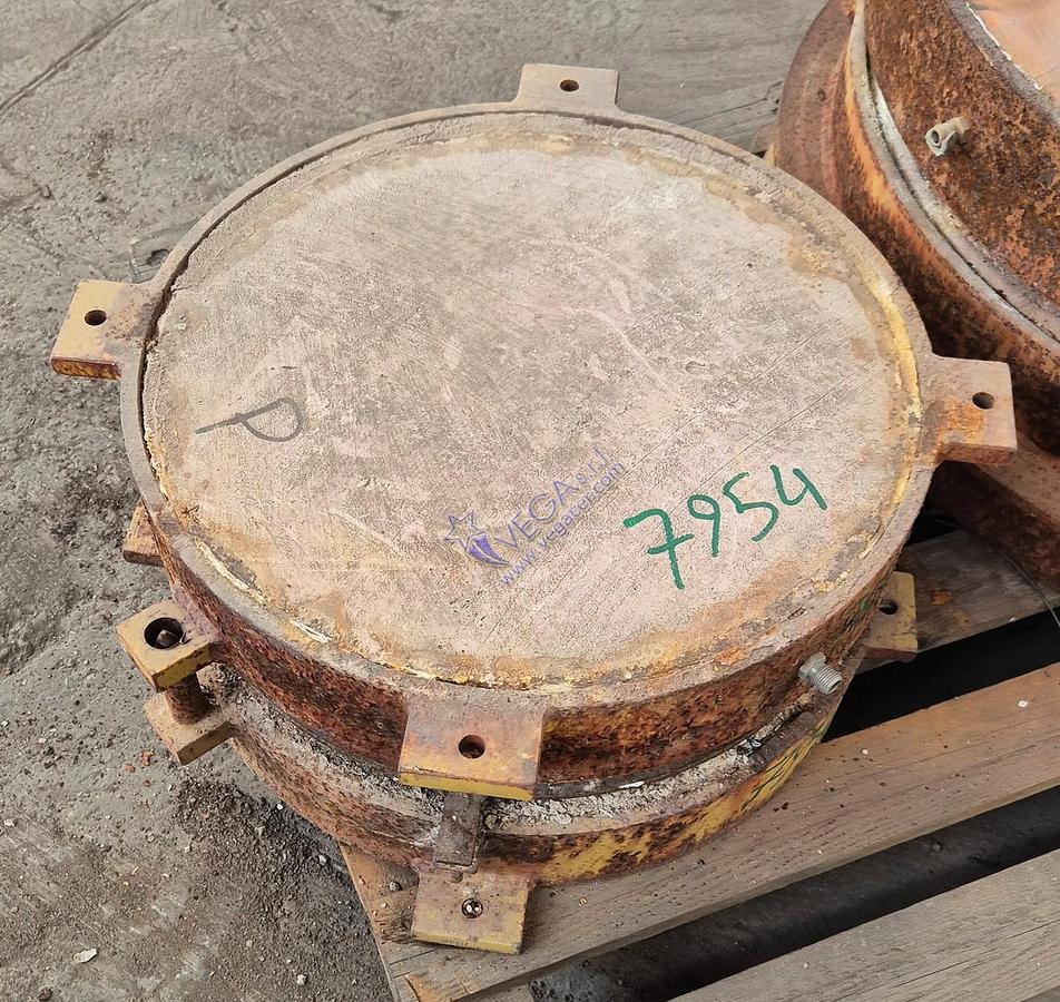 Usato Round metal frame plaster mould holder