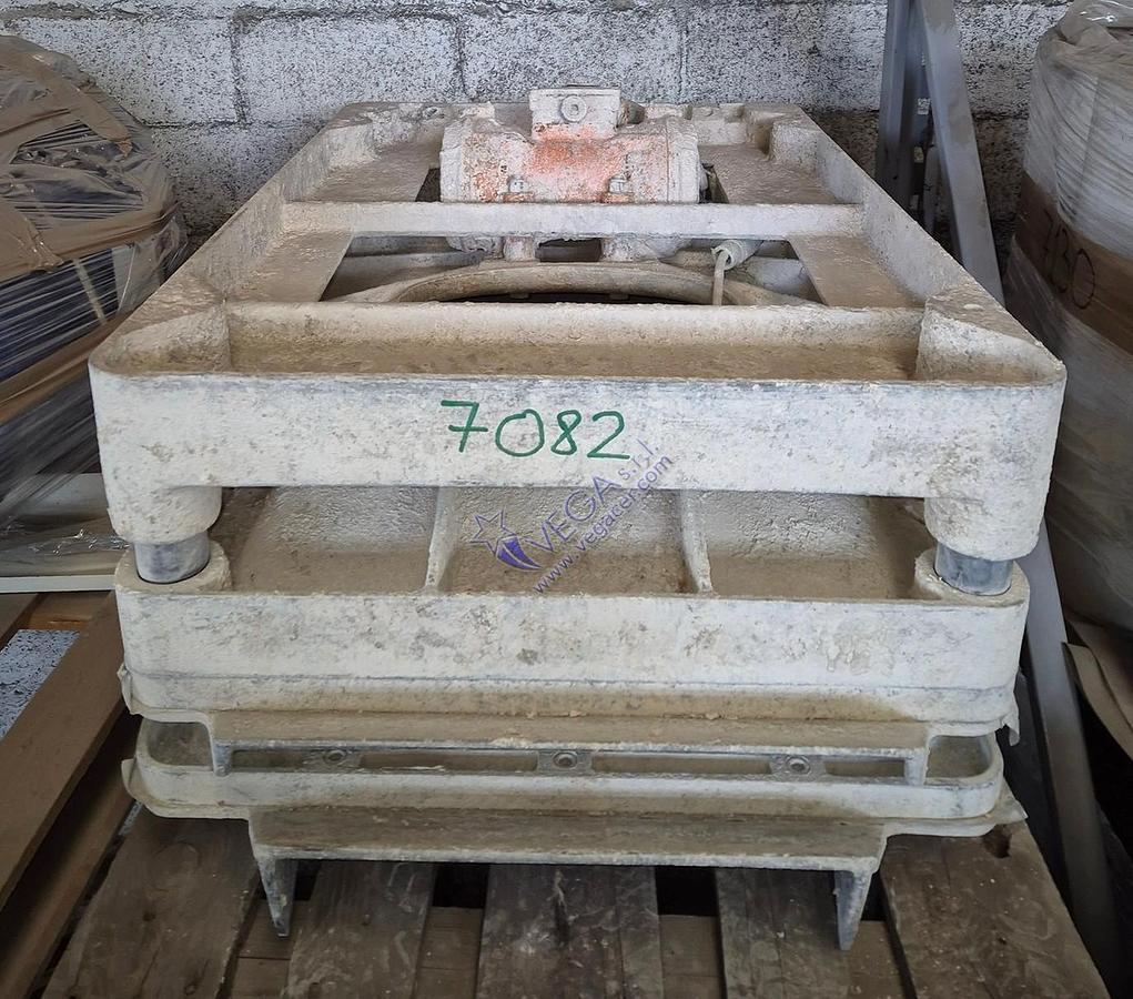 Usato Vibrating sieve VICENTINI mod. SV 600 x 900 DR with double net