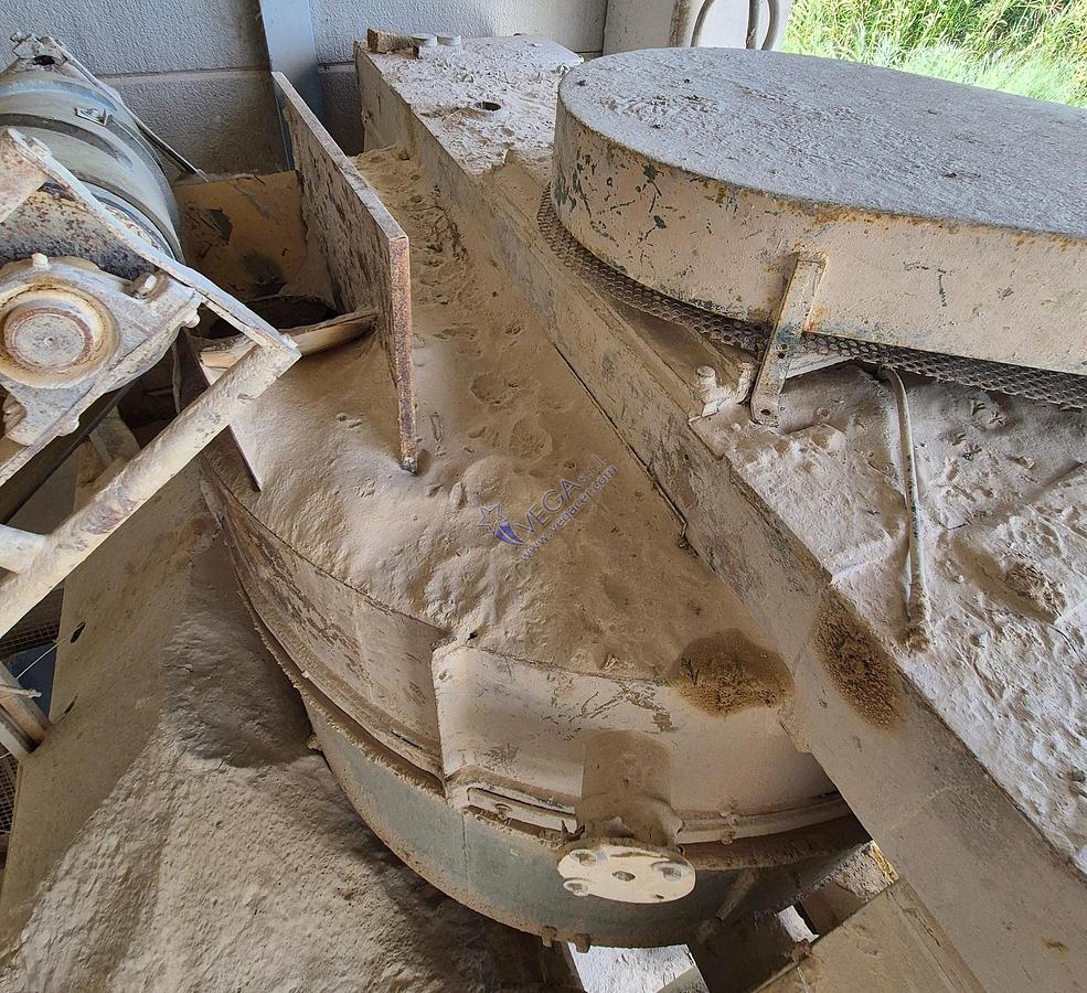 Usato Planetary mixer with rotating tank - tank useful capacity 1000 lt