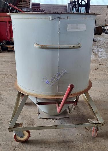 Usato Stainless steel hopper with lever shutter on the bottom for unloading the material