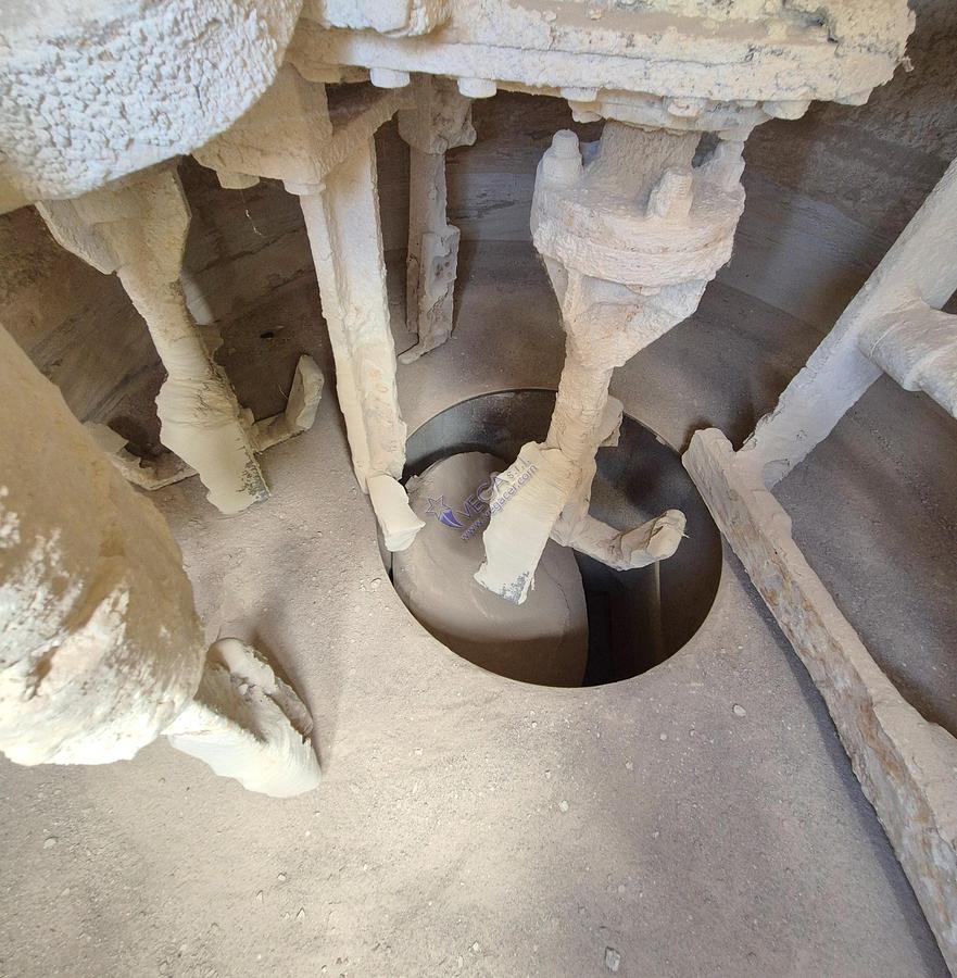 Usato Planetary mixer with rotating tank - tank useful capacity 1000 lt