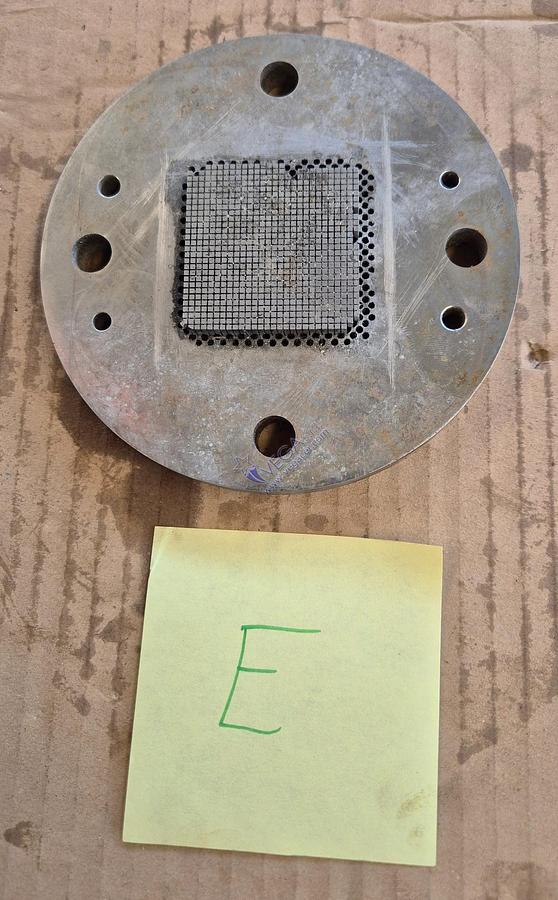 Usato Hard metal dies for producing honeycomb filters for foundries