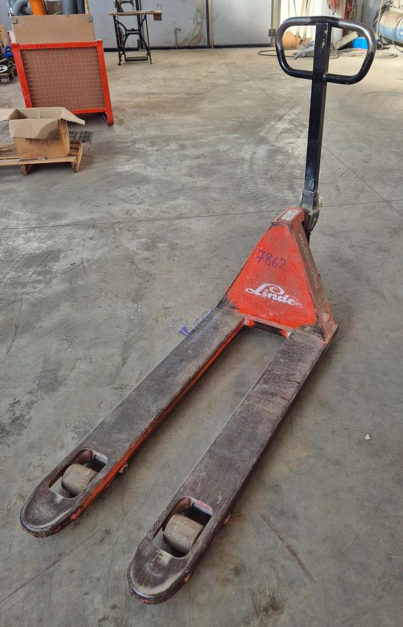 Usato Manual pallet truck LINDE mod. TM20