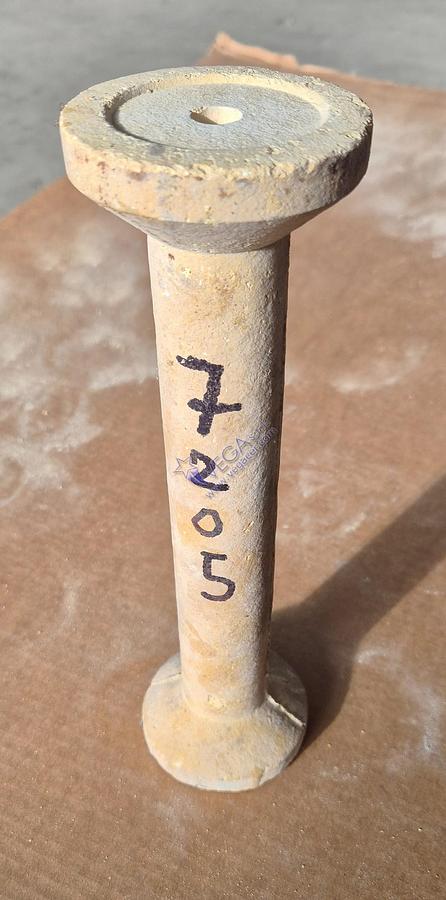 Usato Spool-shaped refractory column