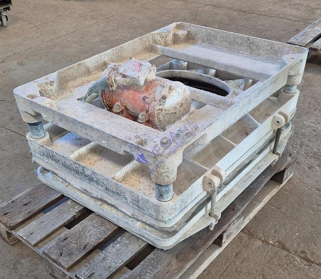 Usato Vibrating sieve VICENTINI mod. SV 600 x 900 DR with double net