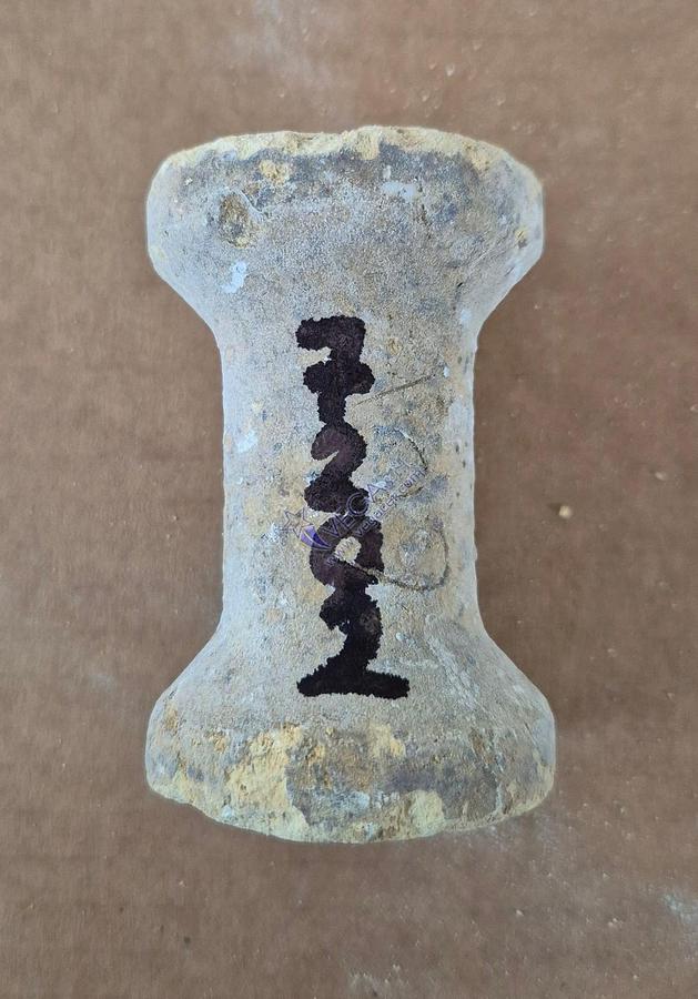 Usato Spool-shaped refractory column