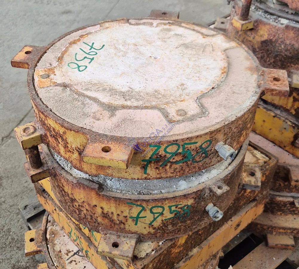 Usato Round metal frame plaster mould holder