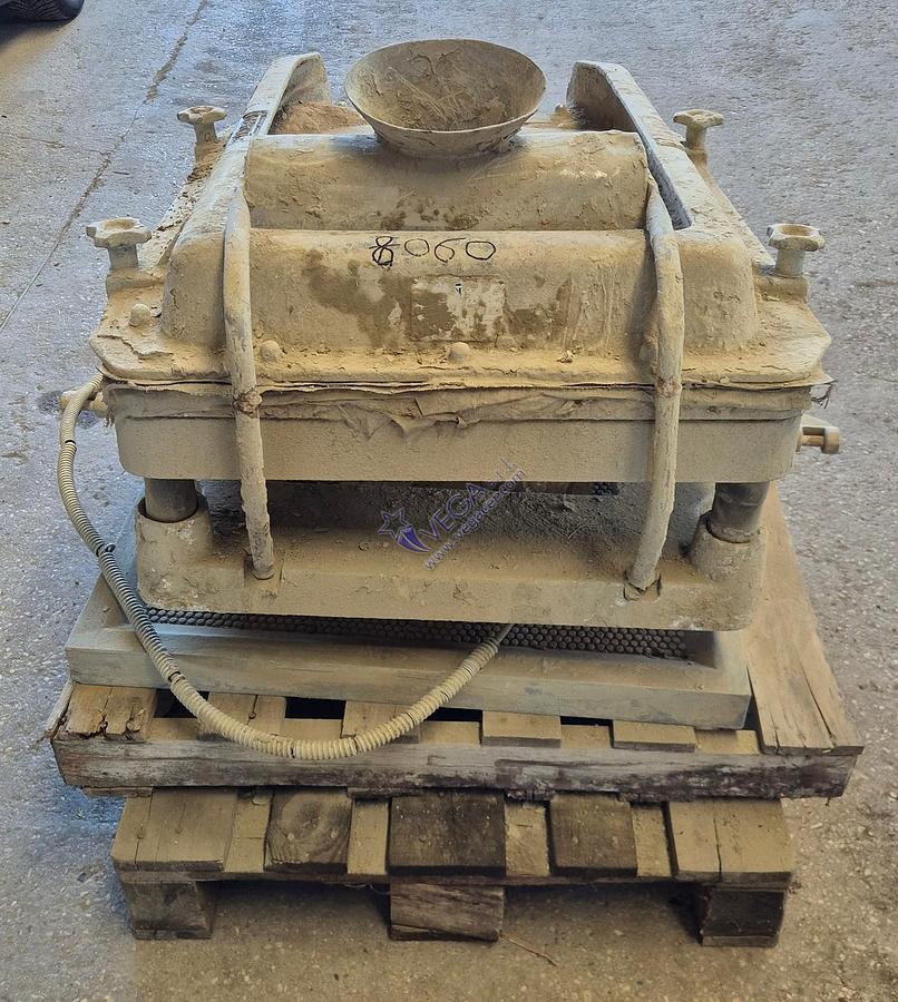 Usato Vibrating sieve VICENTINI mod. SV 600 x 900 with single net