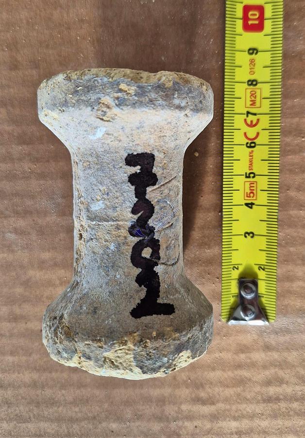 Usato Spool-shaped refractory column