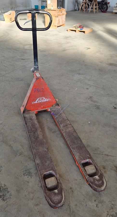 Usato Manual pallet truck LINDE mod. TM20