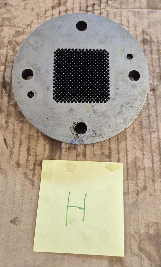 Usato Hard metal dies for producing honeycomb filters for foundries