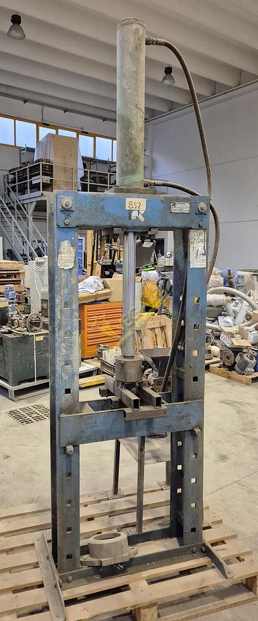 Usato Mechanical press RAVAGLIOLI mod. PS10