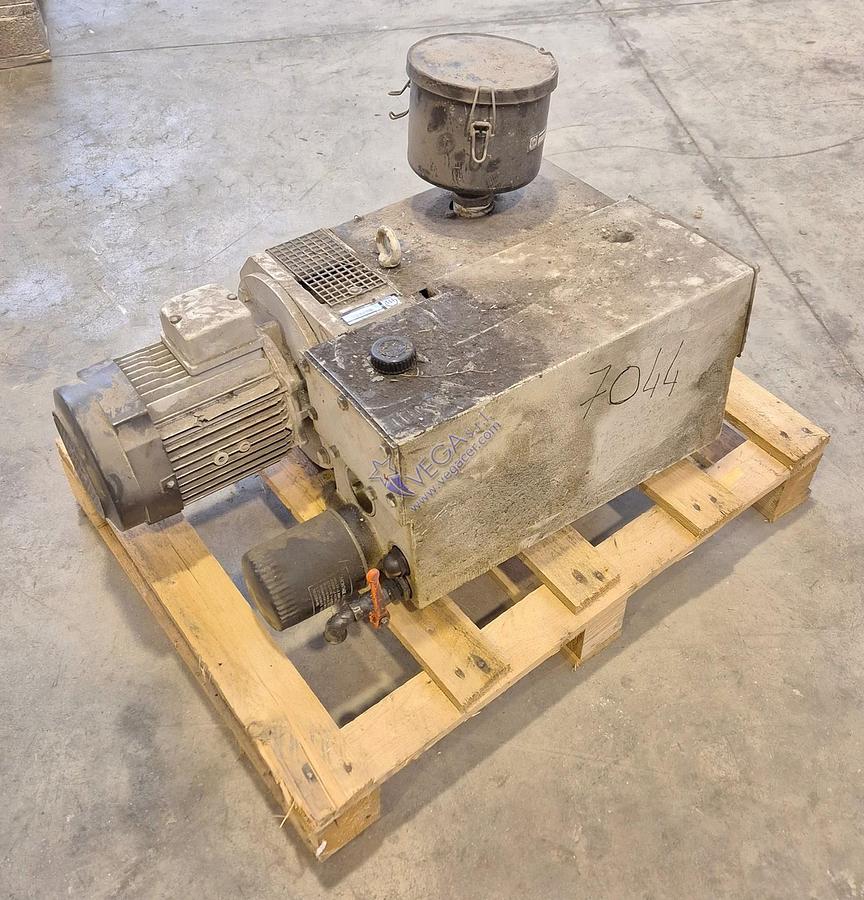 Usato Oil vacuum pump LEYBOLD