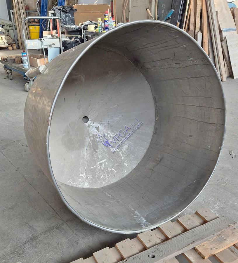 Usato Stainless steel tank with bottom unloading valve