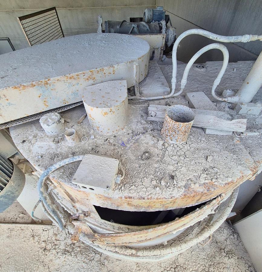 Usato Planetary mixer with rotating tank - tank useful capacity 1000 lt