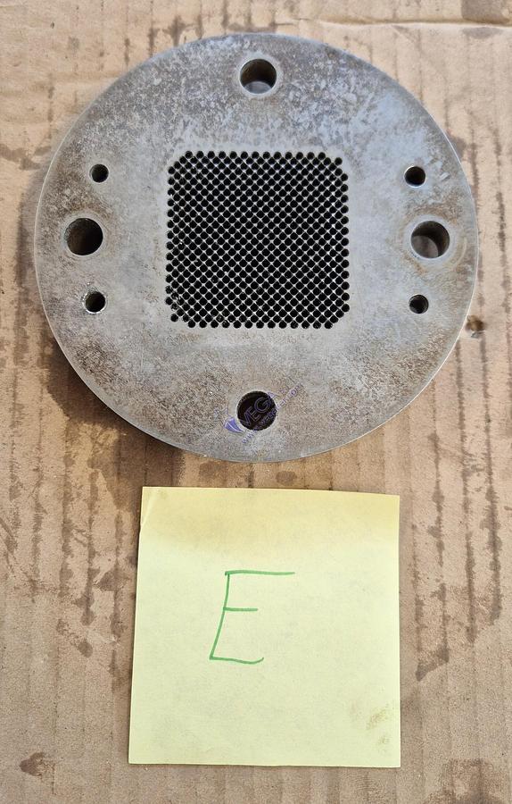 Usato Hard metal dies for producing honeycomb filters for foundries