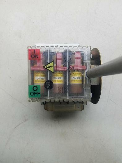Used ALLEN BRADLEY SAFETY DISCONNECT SWITCH 194RF-NJ030* SER-A
