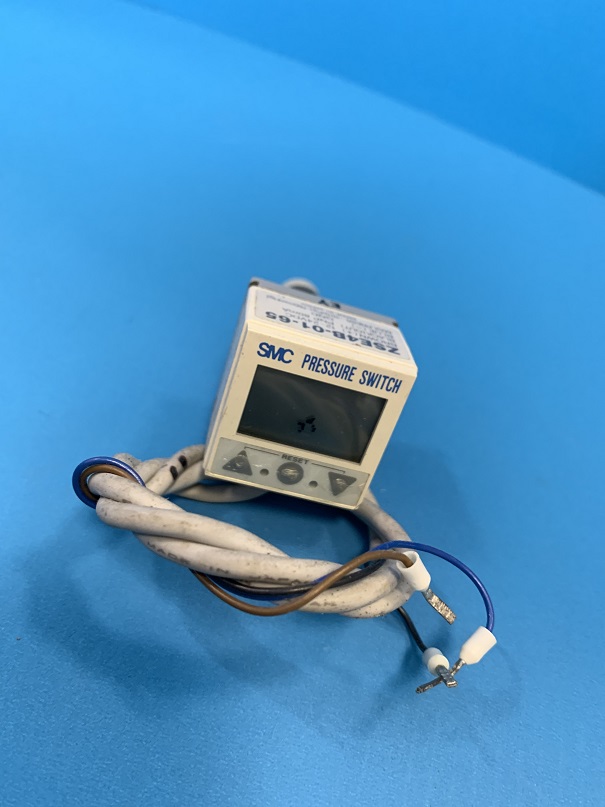 Used SMC Pressure Switch ZSE4B-01-65