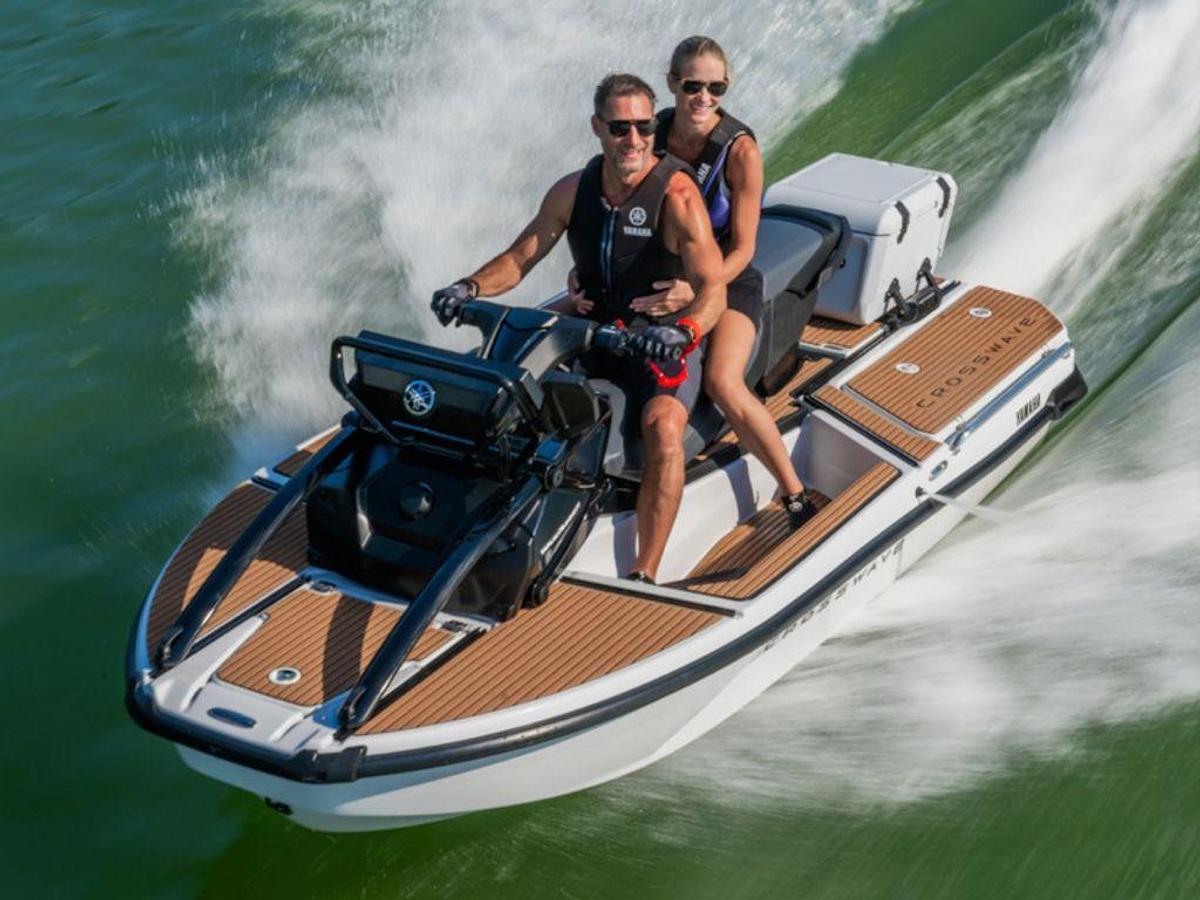 2026 Yamaha WaveRunners Crosswave® Base