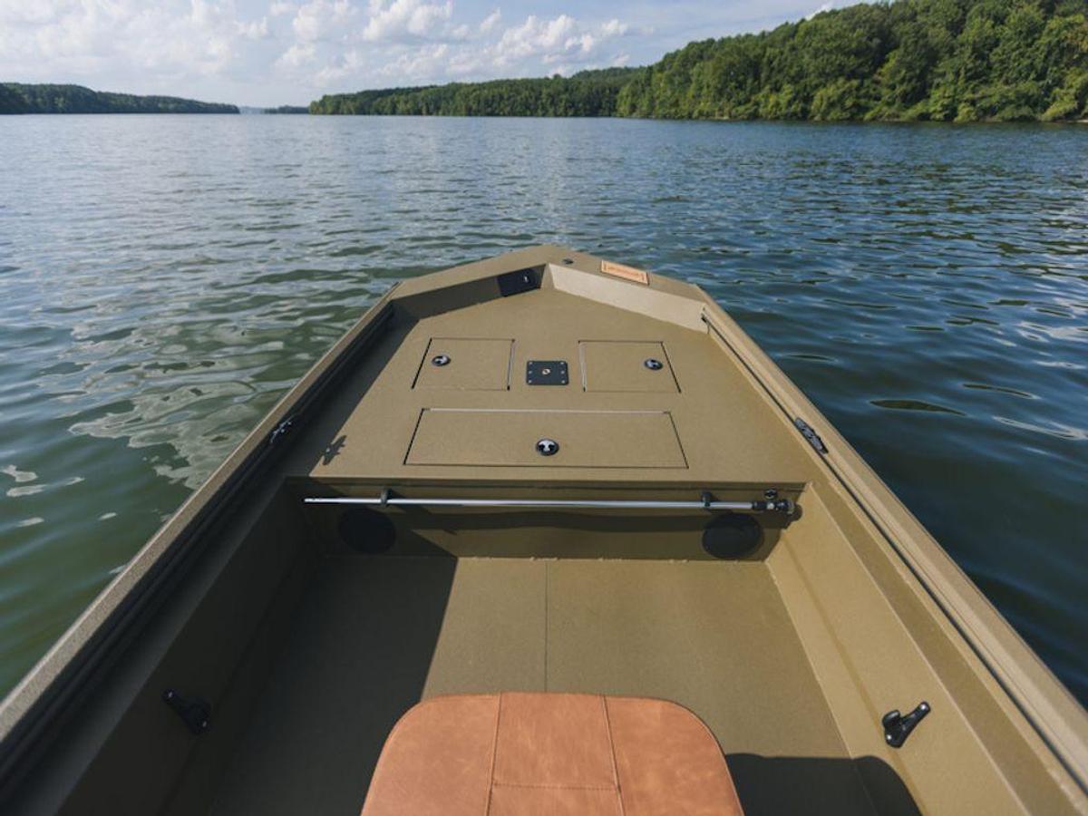 2025 Avid Boats 18 Rogue CC Base