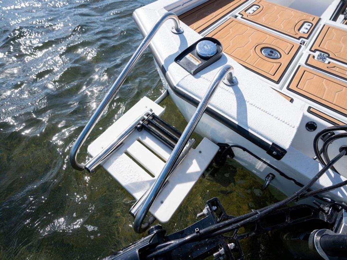 2025 Avid Boats 23 Mag Base