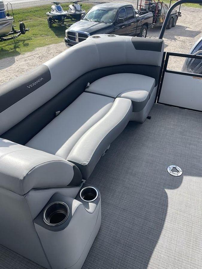 2024 Veranda VR22RC Luxury Tri-Toon