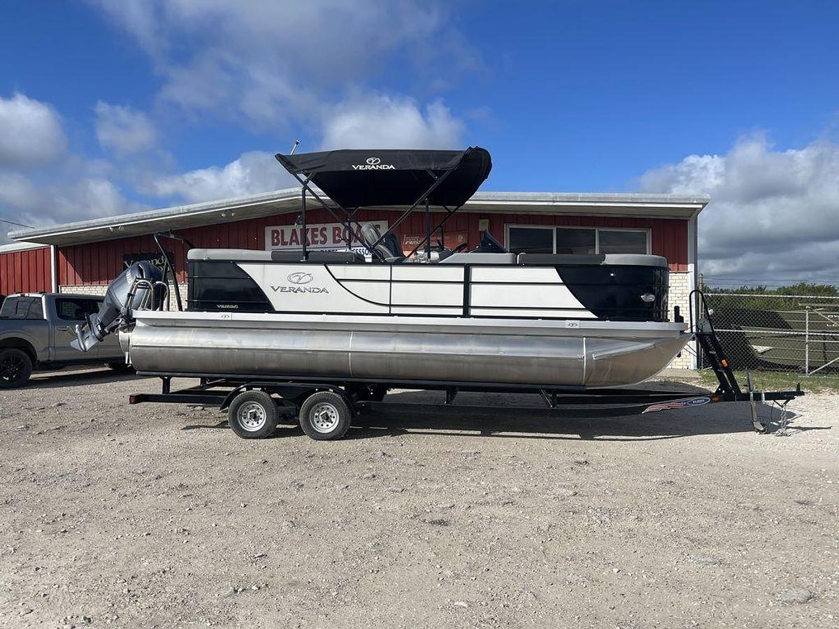 2024 Veranda VR22RC Luxury Tri-Toon