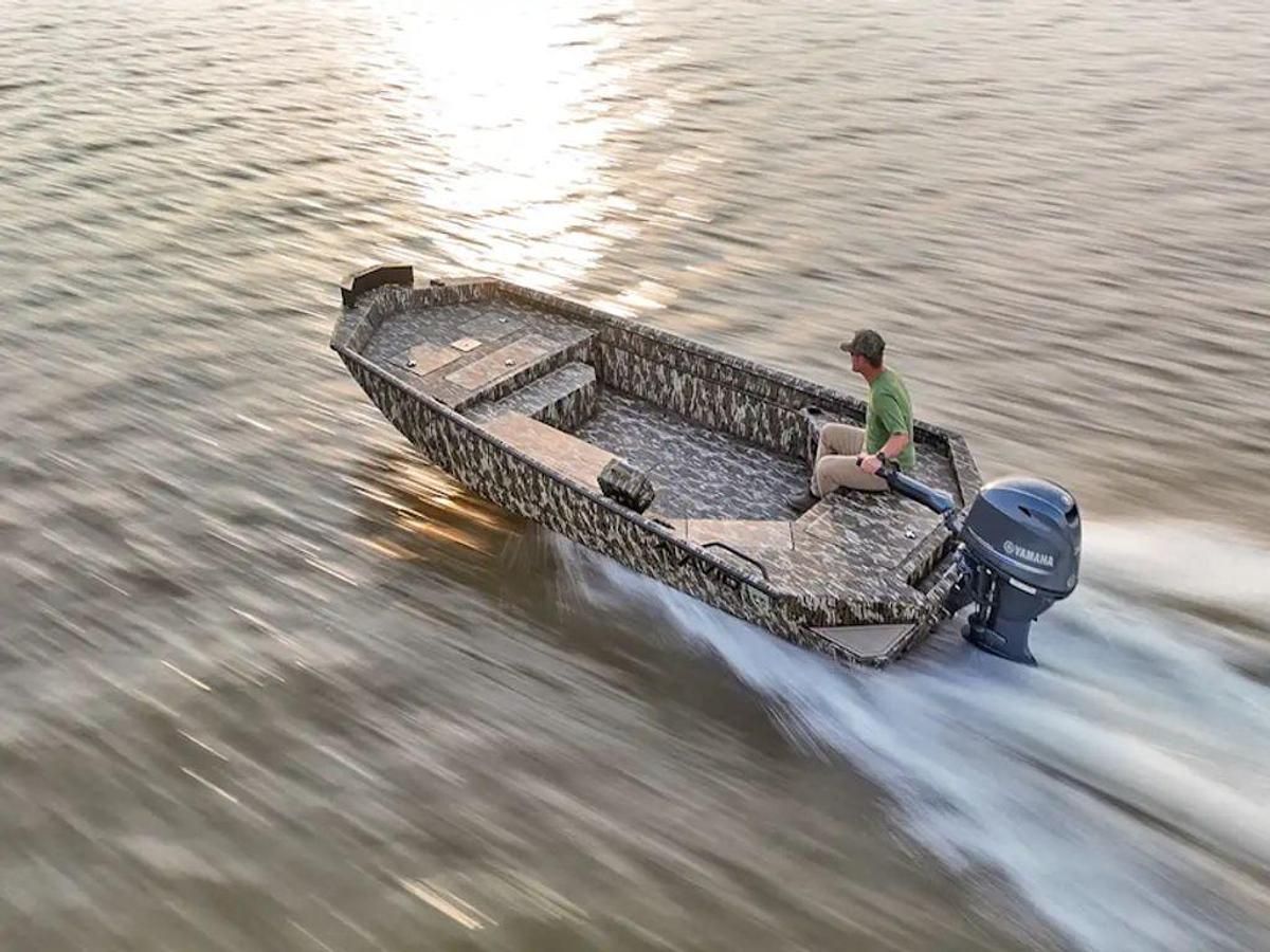 2025 Avid Boats 18 Commander Base