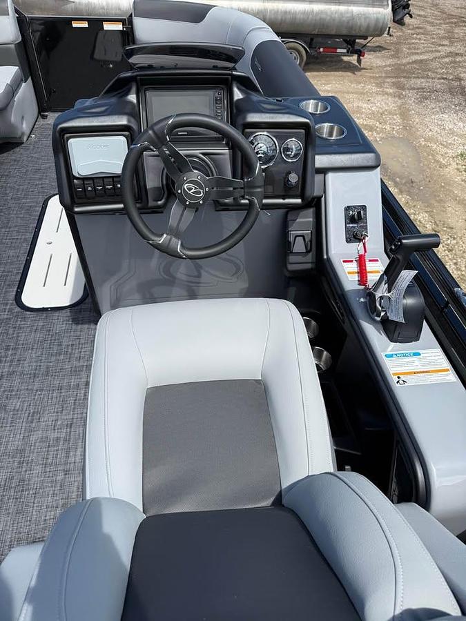 2027 VERANDA VR235RC TRITOON