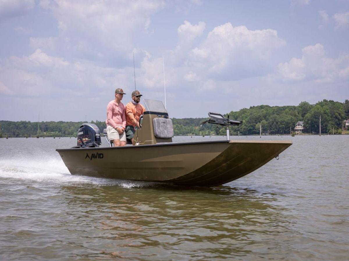 2025 Avid Boats 18 Rogue CC Base