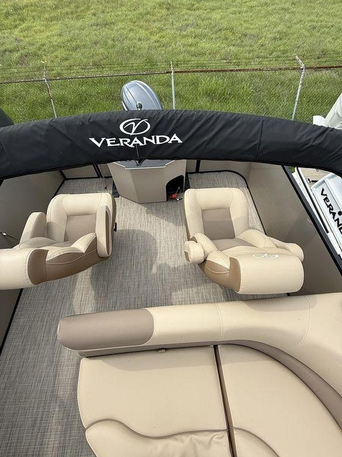 2025 Veranda VF22F2 Luxury Tri-Toon