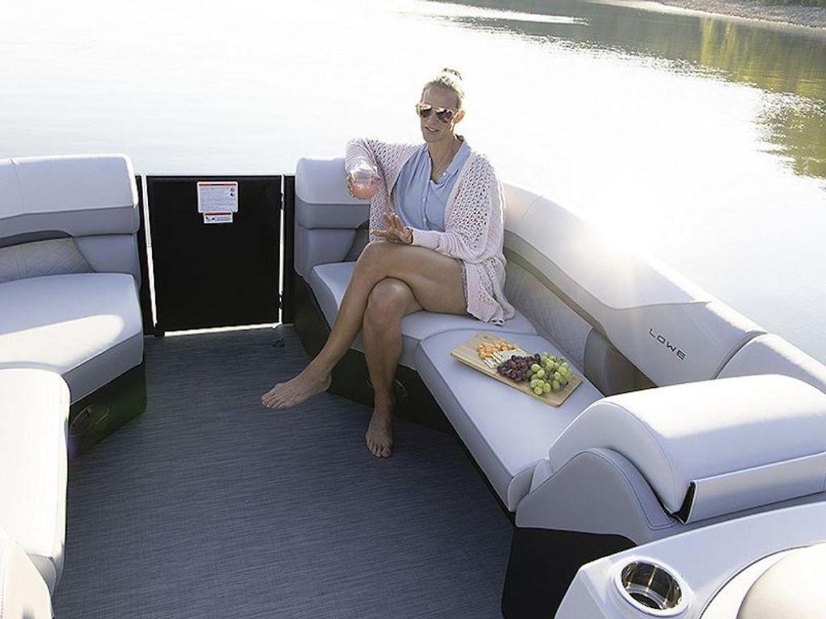 2026 Lowe Boats SS230 Walk Thru Special Base