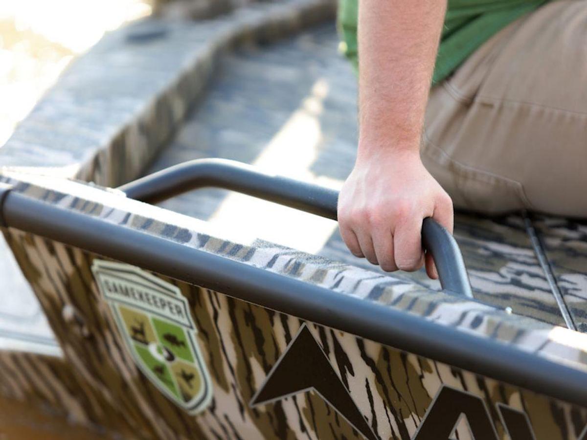 2025 Avid Boats 18 Commander Base