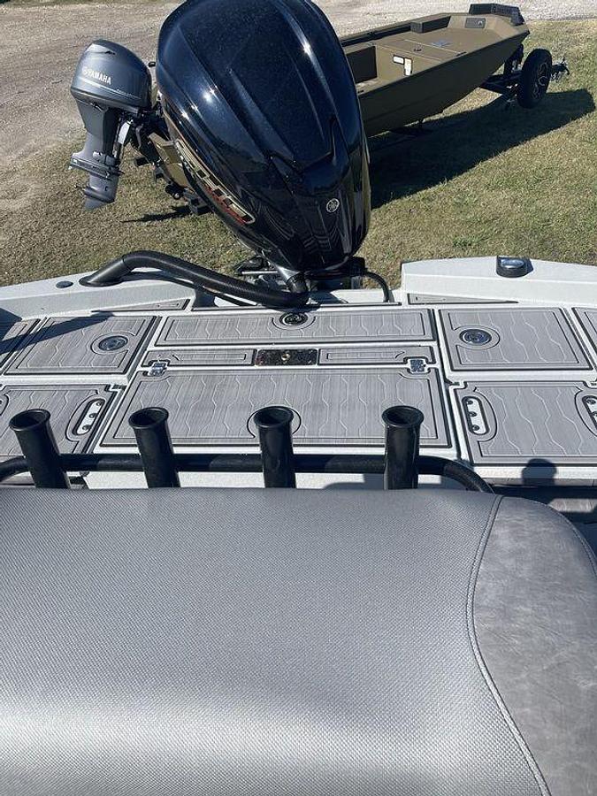 2025 Avid Boats 23 Mag