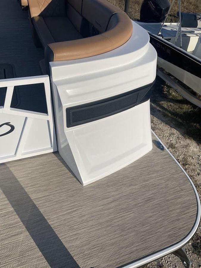 2025 Veranda VX25RC Luxury Tri-Toon