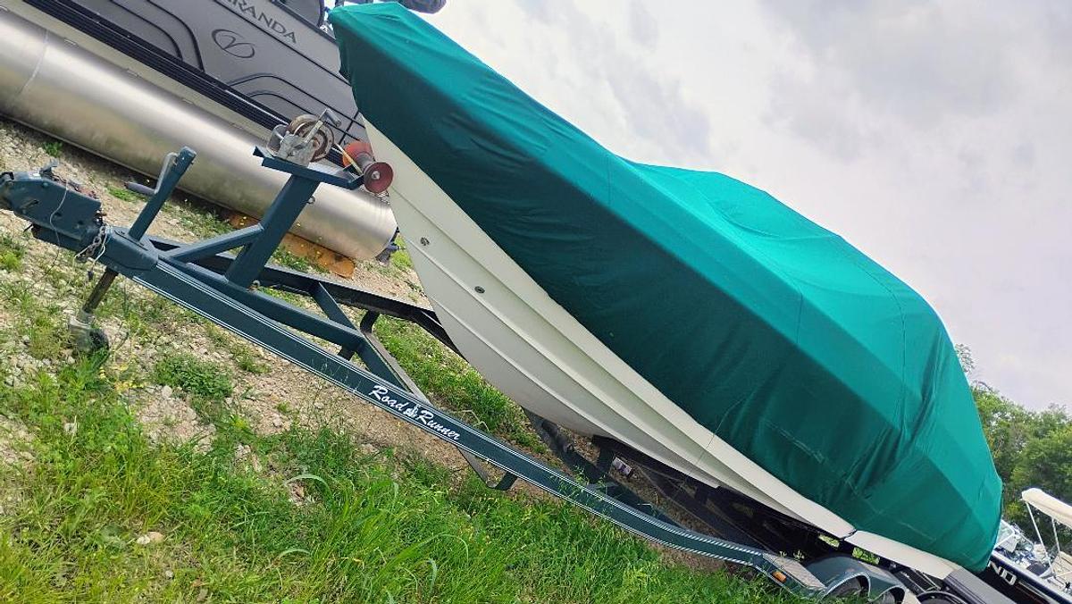 Used 1999 Chaparral 2330 Sport